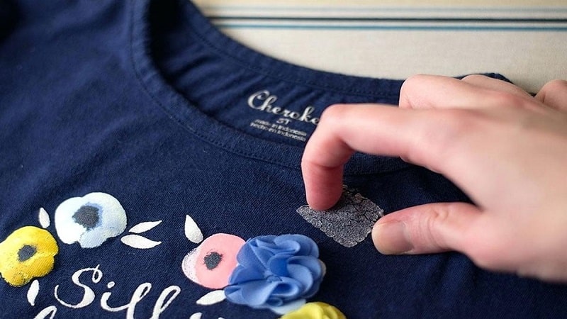 پاک کردن جای چسب و برچسب از روی لباس