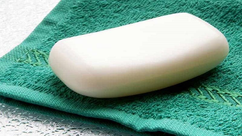 استفاده از صابون خشک برای از بین بردن لک چربی و روغن