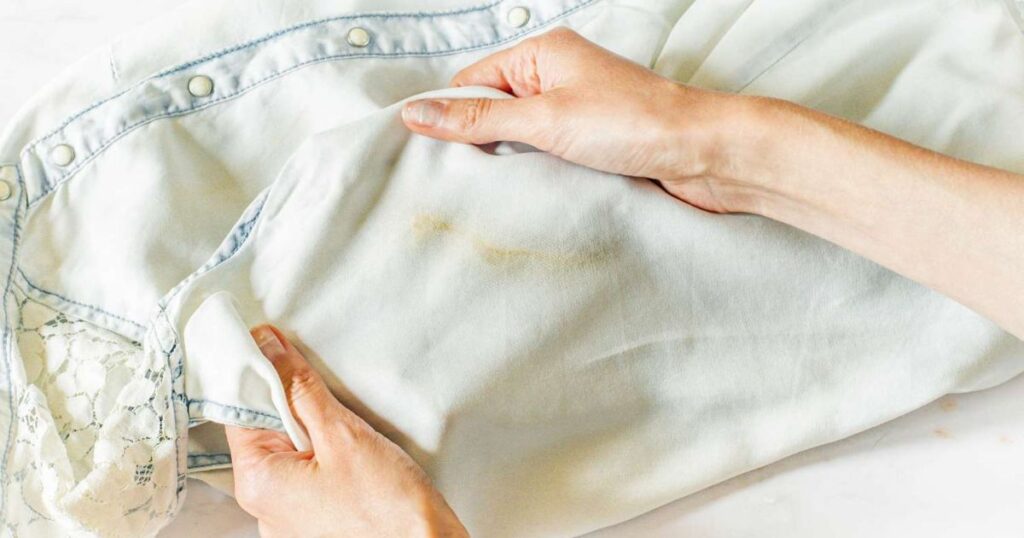 چگونه از ایجاد لکه‌های آب روی لباس‌ها جلوگیری کنیم