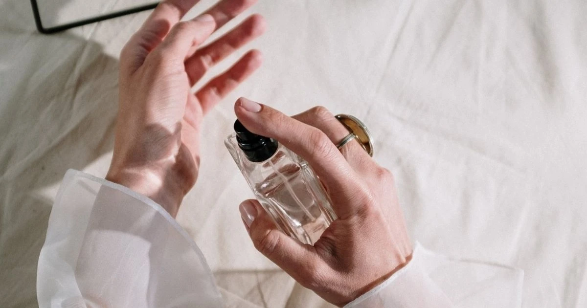 پاک کردن لک عطر