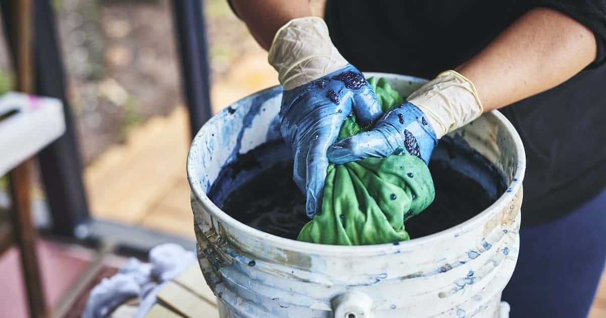 انتخاب رنگ مناسب برای لباس و نکات کاربردی