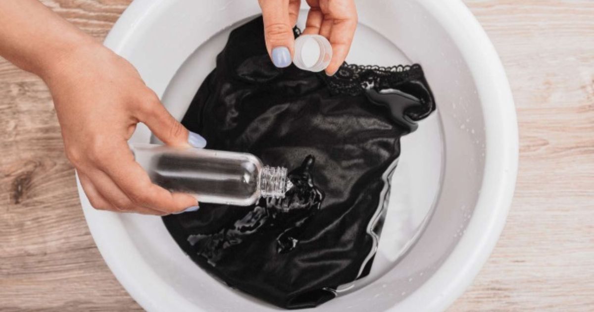 رنگ کردن لباس مشکی در خانه